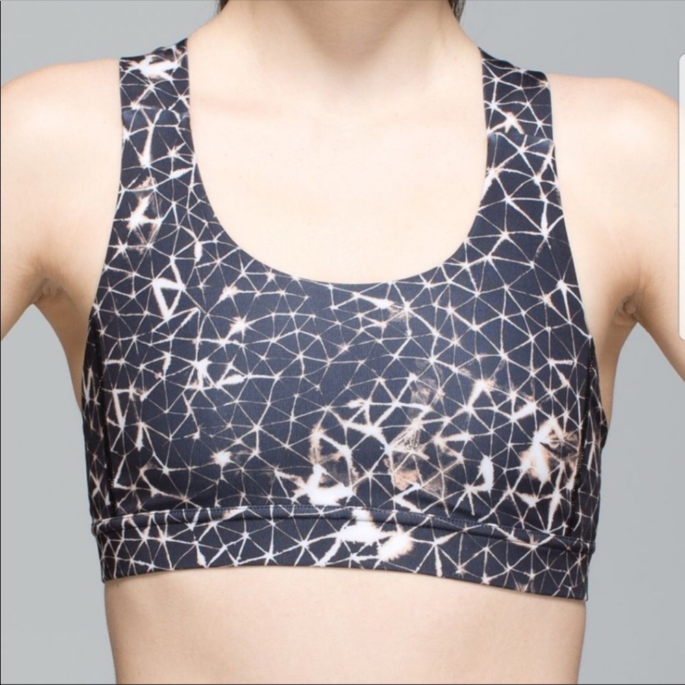 Lululemon crushes star pattern sports bra (8)
